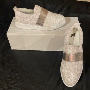 Brand new size 6 womens